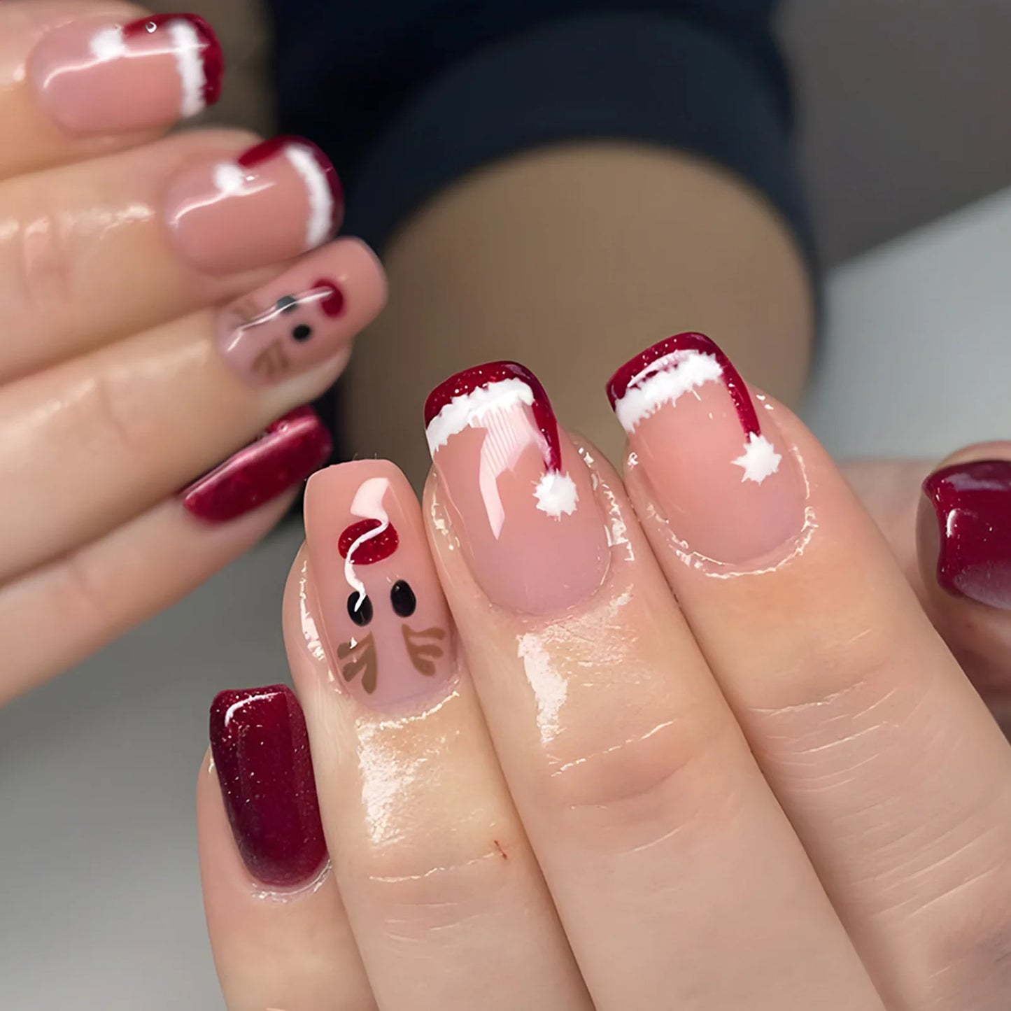 24pcs New Christmas False Nails Christmas Red Gift Box Pattern Design Fake Nail Tips for Girl Cute Short Coffin Press on Nails