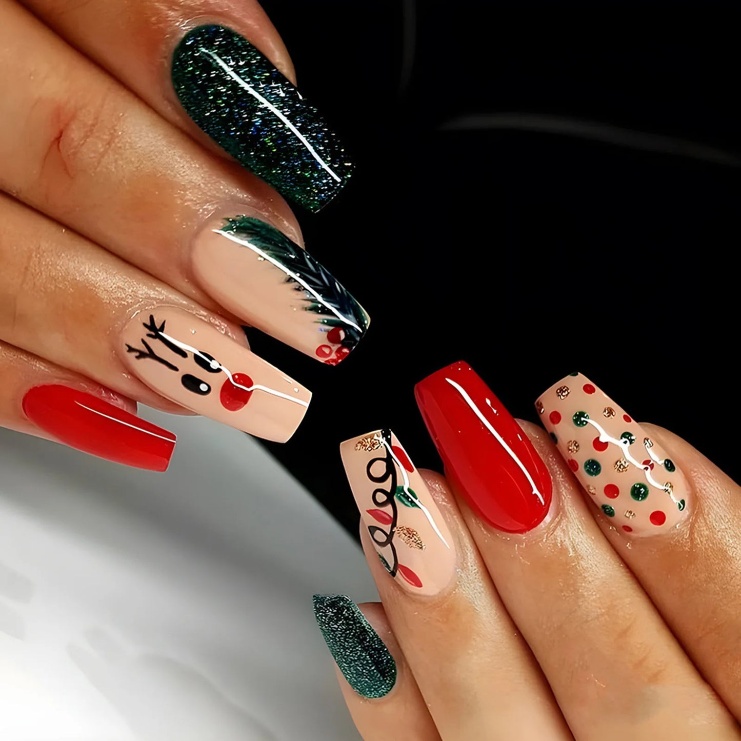 24pcs New Christmas False Nails Christmas Red Gift Box Pattern Design Fake Nail Tips for Girl Cute Short Coffin Press on Nails