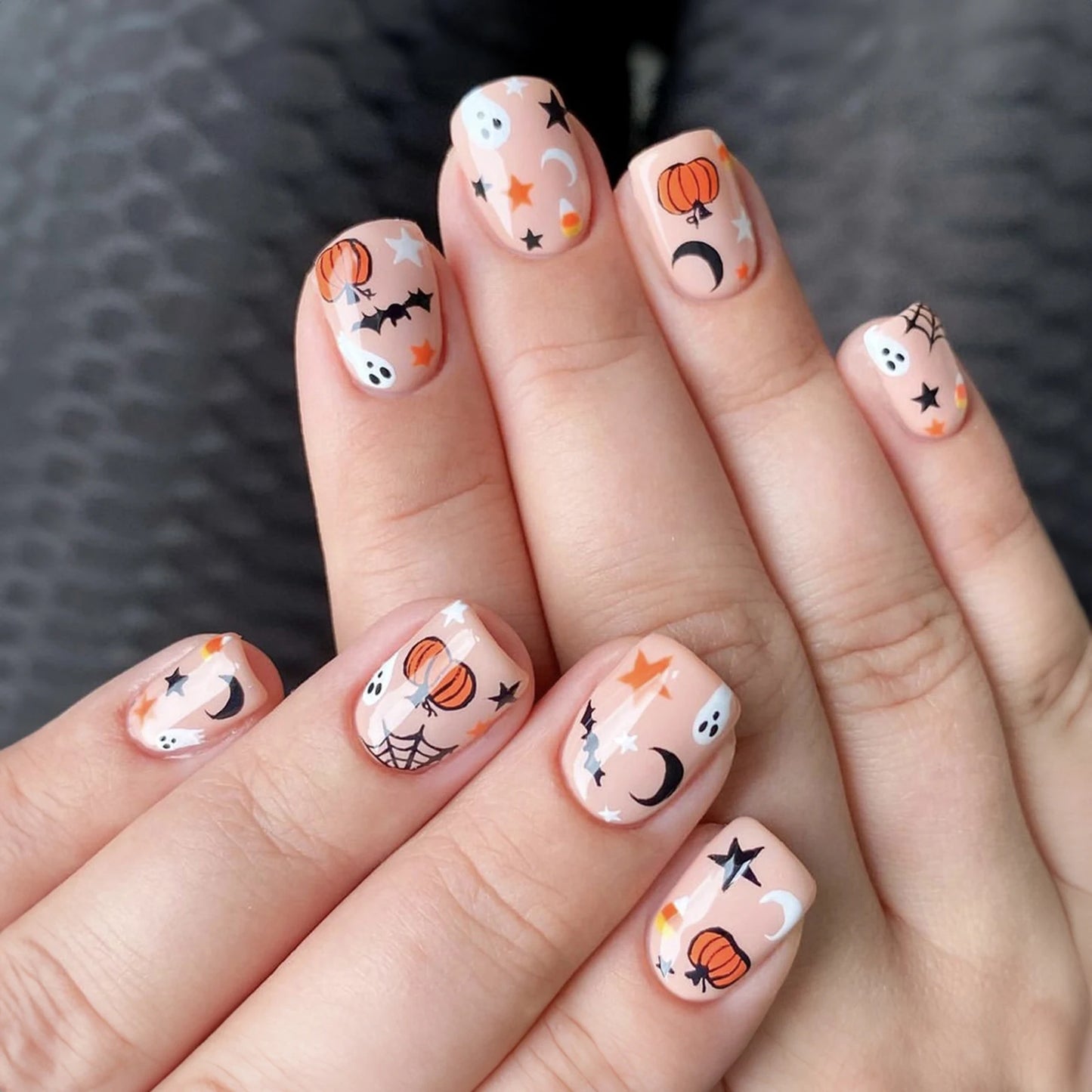24pcs New Christmas False Nails Christmas Red Gift Box Pattern Design Fake Nail Tips for Girl Cute Short Coffin Press on Nails