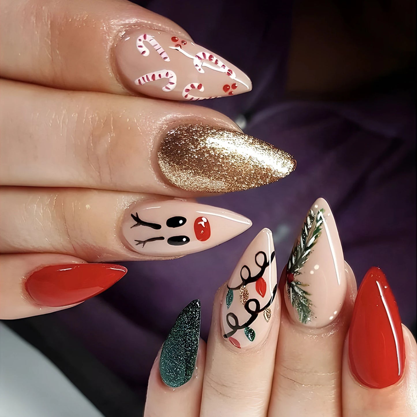 24pcs New Christmas False Nails Christmas Red Gift Box Pattern Design Fake Nail Tips for Girl Cute Short Coffin Press on Nails
